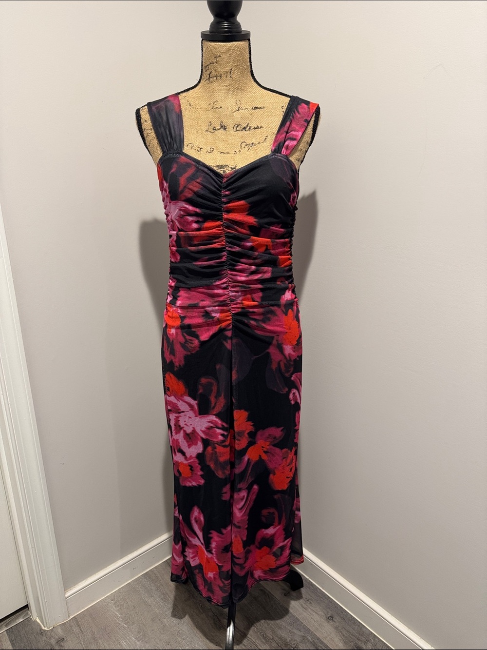 NWOT Women's Black Floral Ruched Midi Dress - Pink & Red